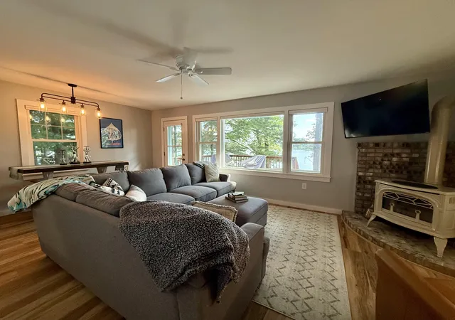 Photo 3 of Single family home for sale at 1880 Hemlock Crst Dr, Quincy, MI 49082 | MLS# 53026038170 | Listing updated on 2026-08-24