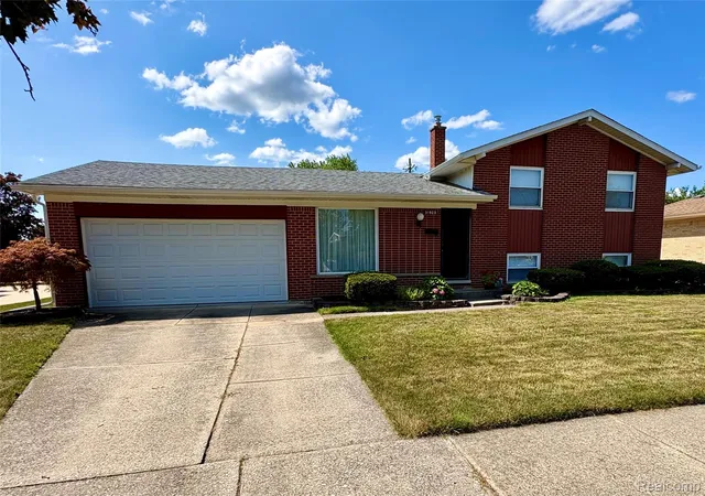 Photo 1 of Sale Pending at 31923 Lafler Dr, Rockwood, MI 48173 | MLS# 20261057485 | Listing updated on 2026-08-14