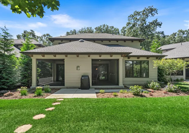 Listing Photo 3 - Condo for sale in building located at 2045 Ottawa Bch Rd, Holland, MI 49424