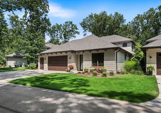 Listing Photo 5 - Condo for sale in building located at 2045 Ottawa Bch Rd, Holland, MI 49424