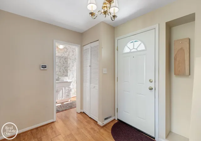 5th image of 278 Fisher Rd, Grosse Pointe Farms, MI 48230 | MLS# 58050216029