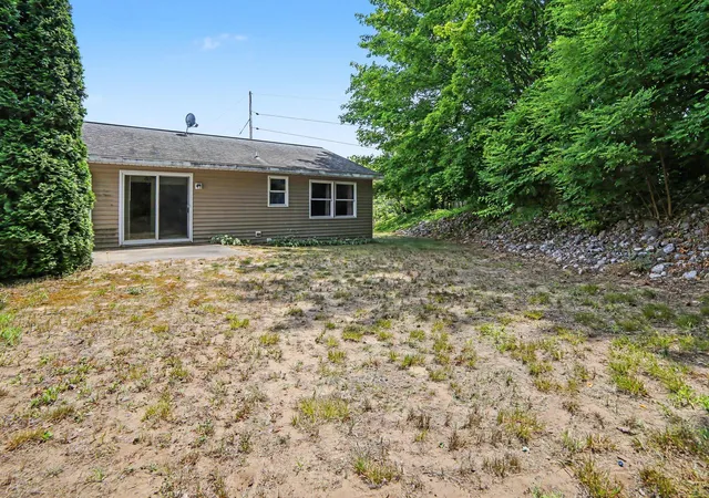 Listing Photo 2 - Condo for sale in building located at 218 Devonwood Dr, Shelby, MI 49455 - Unit #