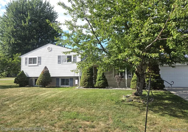 Photo 1 of Single family home for sale at 4821 Shelbyshire Dr, Shelby Township, MI 48316 | MLS# 20261057493 | Listing updated on 2026-09-16