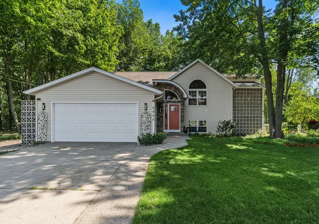 1st image of 6806 Wiley Rd, Fennville, MI 49408 | MLS# 71026038203