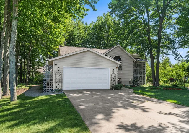 image of 6806 Wiley Rd, Fennville, MI 49408 | MLS# 71026038203