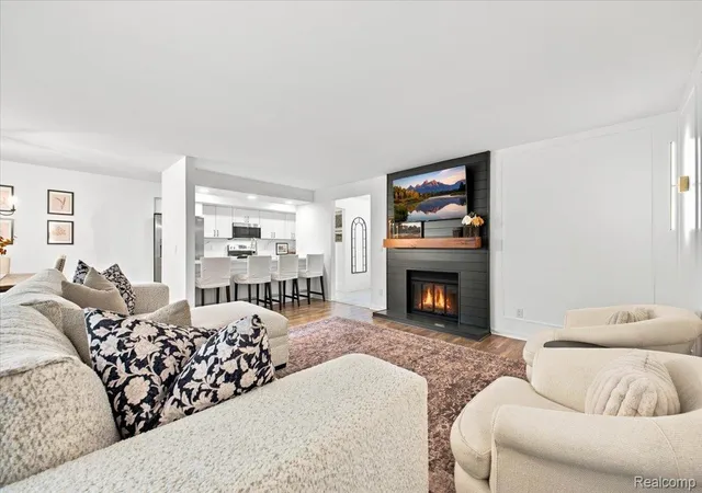 5th image of 1655 Huntington Park, Rochester Hills, MI 48309 | MLS# 20261057502