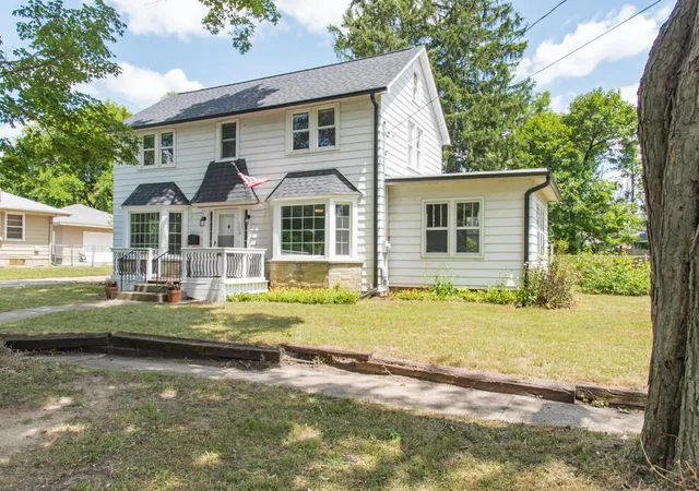 1st image of 1112 Washburn Ave, Kalamazoo, MI 49048 | MLS# 66026038213