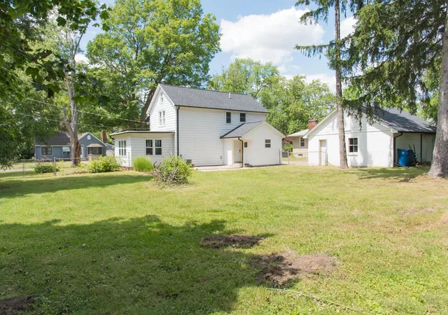 2nd image of 1112 Washburn Ave, Kalamazoo, MI 49048 | MLS# 66026038213