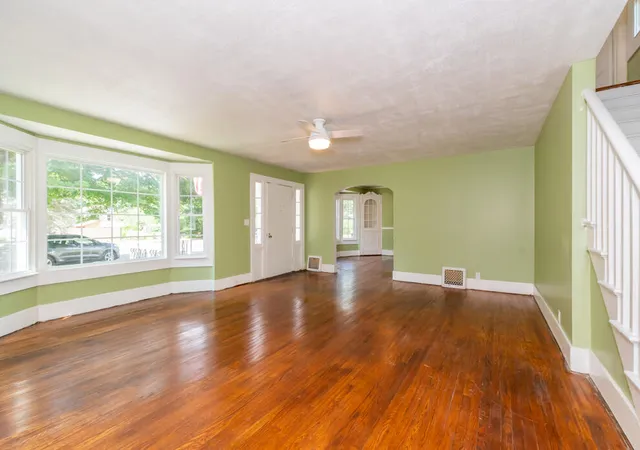 4th image of 1112 Washburn Ave, Kalamazoo, MI 49048 | MLS# 66026038213