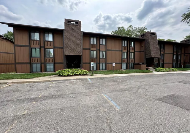 2nd image of 1736 Grove Rd #102, Ypsilanti, MI 48198 | MLS# 20261057522