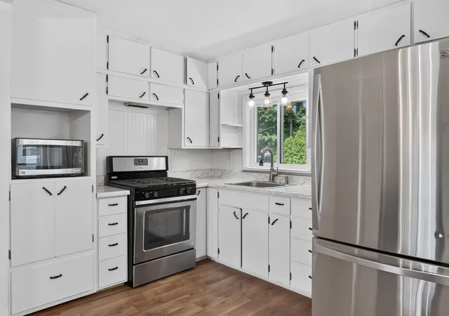 Photo 2 of Single family home for sale at 175 S Howell St, Hillsdale, MI 49242 | MLS# 53026038234 | Listing updated on 2026-09-01