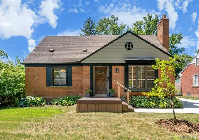 Photo 1 of Sale Pending at 1896 Banbury St, Birmingham, MI 48009 | MLS# 20261057540 | Listing updated on 2026-08-25