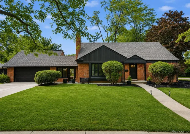 Photo 1 of Sale Pending at 32253 Sheridan Dr, Beverly Hills, MI 48025 | MLS# 20261057549 | Listing updated on 2026-08-19