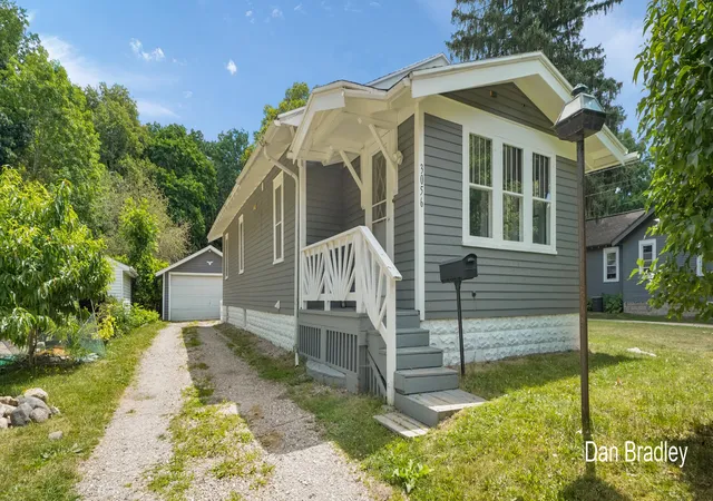 2nd image of 3056 Effie Pl Ne, Grand Rapids, MI 49505 | MLS# 65026038249