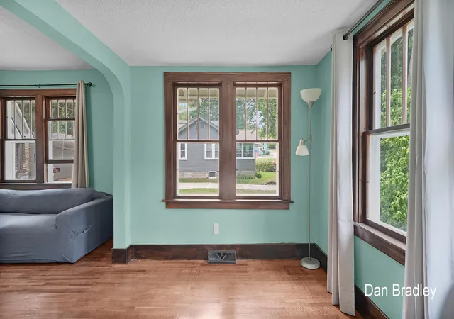 Photo 4 of Single family home for sale at 3056 Effie Pl NE, Grand Rapids, MI 49505 | MLS# 65026038249 | Listing updated on 2026-08-27
