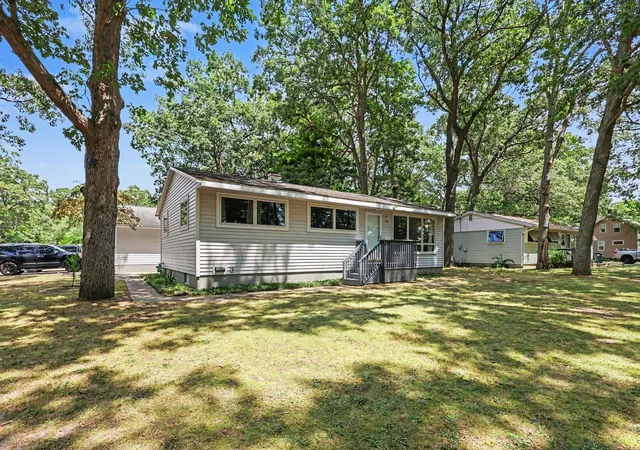 Photo 3 of Single family home for sale at 290 Eric Ave, Norton Shores, MI 49444 | MLS# 71026038245 | Listing updated on 2026-09-17