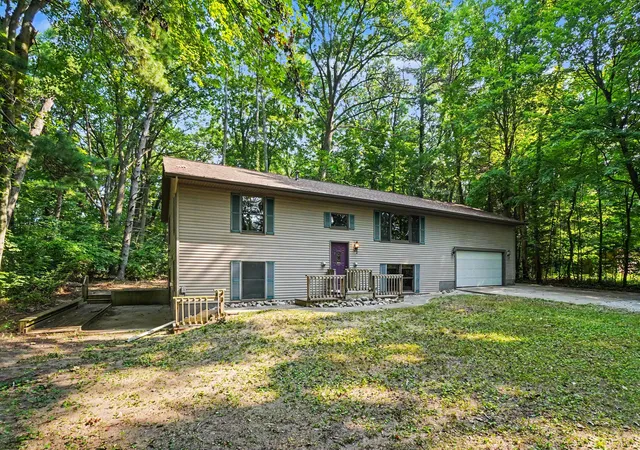 Photo 3 of Single family home for sale at 16137 Comstock St, Grand Haven, MI 49417 | MLS# 65026038242 | Listing updated on 2026-09-05