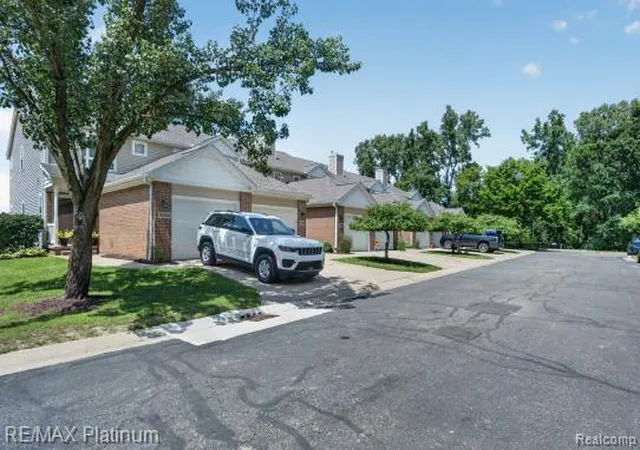 Photo 2 of Condo for sale at 5510 Woodruff Shore Dr #25, Brighton, MI 48116 | MLS# 20261057563 | Listing updated on 2026-08-09