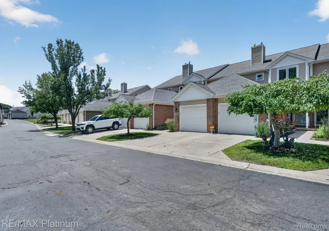 Listing Photo 4 - Condo for sale in building located at 5510 Woodruff Shore Dr, Brighton, MI 48116 - Unit #25