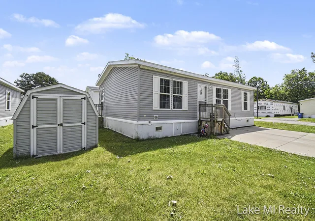 Photo 15 of Single family home for sale at 357 S Hardwick Dr SW, Grand Rapids, MI 49548 | MLS# 65026038253 | Listing updated on 2026-09-16