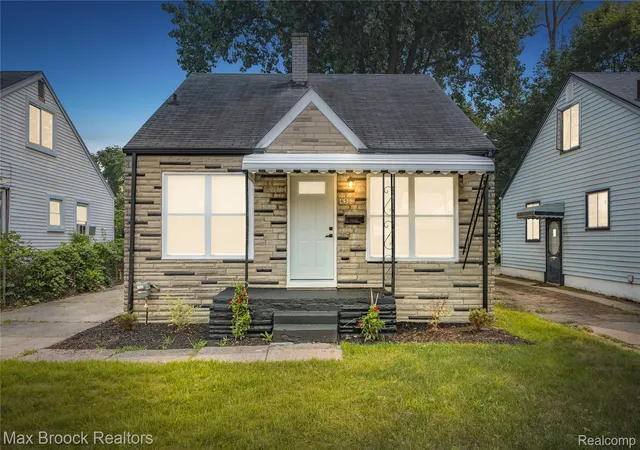 Photo 1 of Single family home for sale at 45 Pleasantview Dr, Pontiac, MI 48341 | MLS# 20261057574 | Listing updated on 2026-07-25