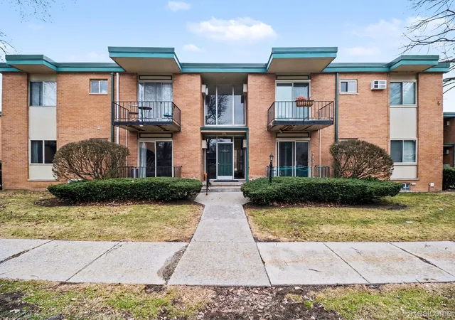Photo 4 of Condo for sale at 1840 Axtell Dr #7, Troy, MI 48084 | MLS# 20261057576 | Listing updated on 2026-08-26