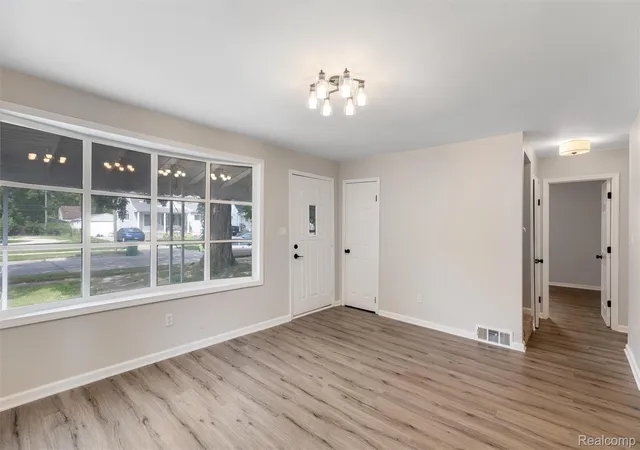 3rd image of 5850 Deering St, Garden City, MI 48135 | MLS# 20261057592