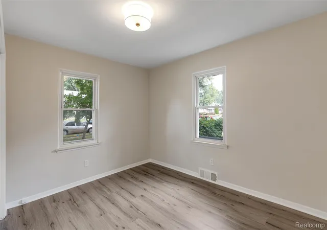 4th image of 5850 Deering St, Garden City, MI 48135 | MLS# 20261057592