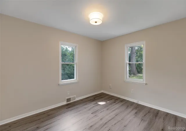 5th image of 5850 Deering St, Garden City, MI 48135 | MLS# 20261057592