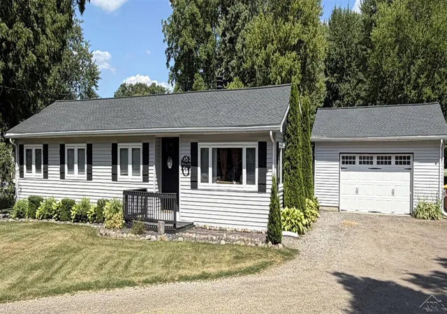 1st image of 325 S Main St, Chesaning, MI 48616 | MLS# 61050216070