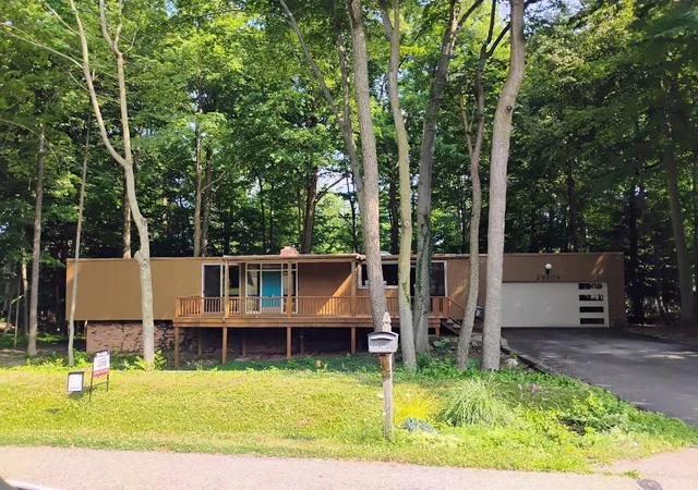 Photo 1 of Single family home for sale at 29204 Summerwood Rd, Farmington Hills, MI 48334 | MLS# 81026038271 | Listing updated on 2026-08-27