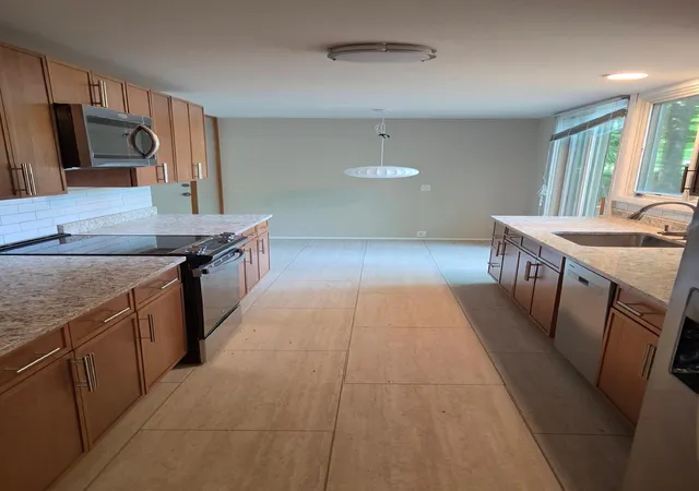 Photo 3 of Single family home for sale at 29204 Summerwood Rd, Farmington Hills, MI 48334 | MLS# 81026038271 | Listing updated on 2026-08-27
