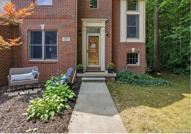 Photo 3 of Single family home for sale at 9293 Oakview Dr, Swartz Creek, MI 48473 | MLS# 20261057604 | Listing updated on 2026-09-15