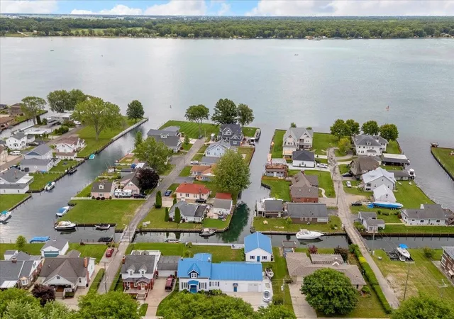 Photo 3 of Single family home for sale at 1748 Saint Clair River Dr, Algonac, MI 48001 | MLS# 58050216074 | Listing updated on 2026-08-27