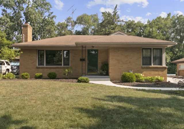 1st image of 1701 8th Street Nw, Grand Rapids, MI 49504 | MLS# 65026038280