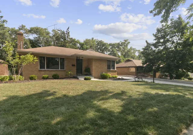 2nd image of 1701 8th Street Nw, Grand Rapids, MI 49504 | MLS# 65026038280