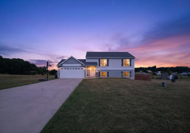 1st image of 2864 Fawn Cove Ave, Middleville, MI 49333 | MLS# 65026038281