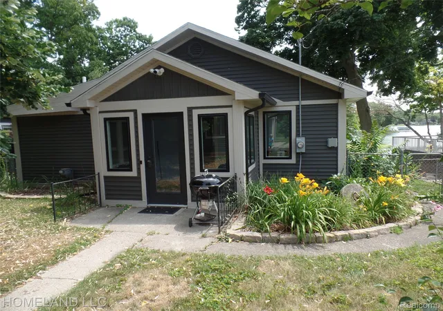 2nd image of 4039 Lotus Dr, Waterford, MI 48329 | MLS# 20261057612