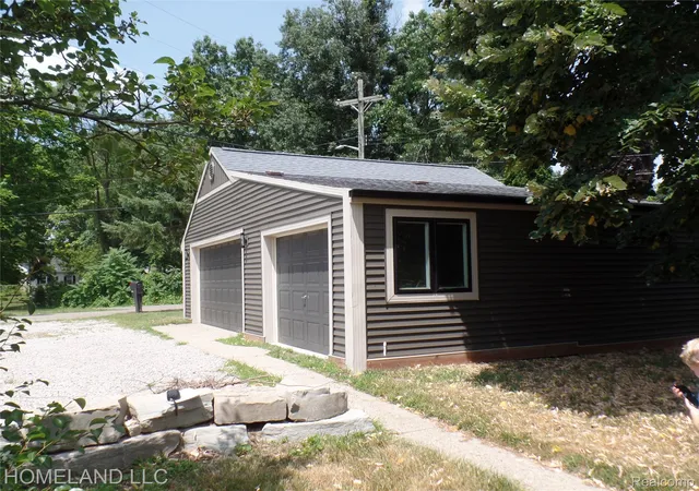 3rd image of 4039 Lotus Dr, Waterford, MI 48329 | MLS# 20261057612