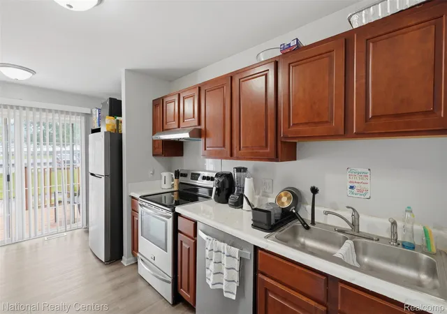 Listing Photo 5 - Condo for sale in building located at 16311Th Ter Vlg Dr, Taylor, MI 48180