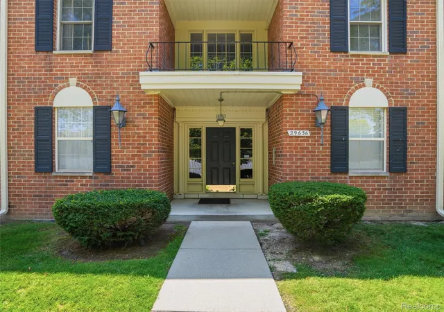 Listing Photo 4 - Condo for sale in building located at 29636 Middlebelt Rd, Farmington, MI 48334 - Unit #2602