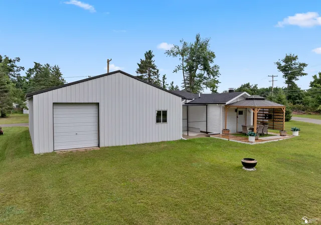 Photo 3 of Single family home for sale at 751 Stonewood St, Gaylord, MI 49735 | MLS# 57050216083 | Listing updated on 2026-07-30