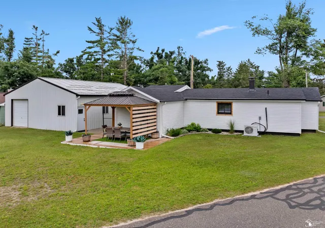 Photo 3 of Single family home for sale at 751 Stonewood St, Gaylord, MI 49735 | MLS# 57050216083 | Listing updated on 2026-10-05