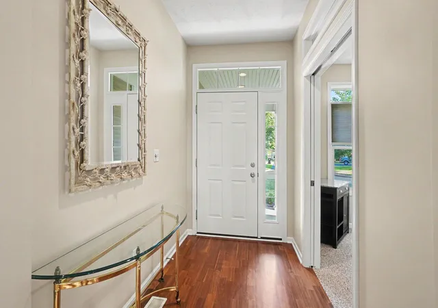 Listing Photo 2 - Condo for sale in building located at 6028 Heritage Mdw Dr, Holland, MI 49423