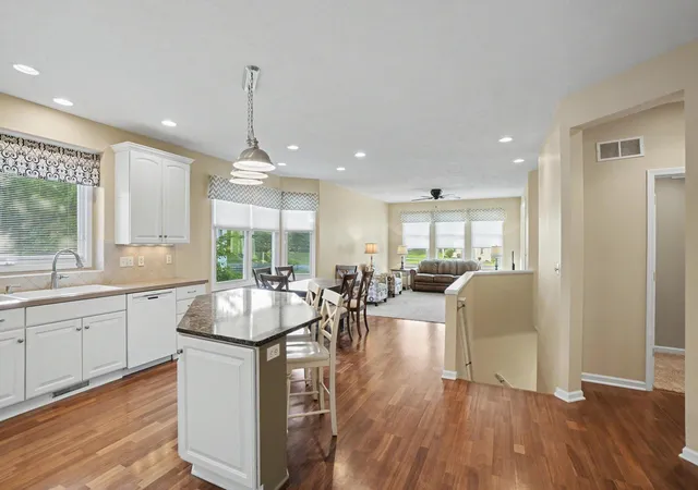 Listing Photo 5 - Condo for sale in building located at 6028 Heritage Mdw Dr, Holland, MI 49423