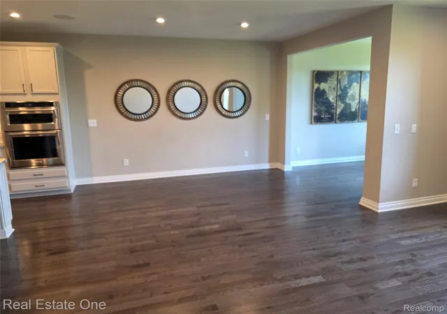 4th image of 4913 Glenora Dr, Lake Orion, MI 48359
