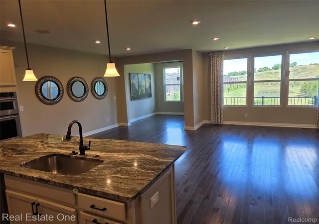 5th image of 4913 Glenora Dr, Lake Orion, MI 48359