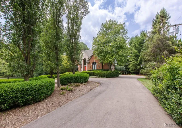 Photo 2 of Single family home for sale at 3720 Northwood Dr, West Bloomfield, MI 48324 | MLS# 20261057627 | Listing updated on 2026-09-29
