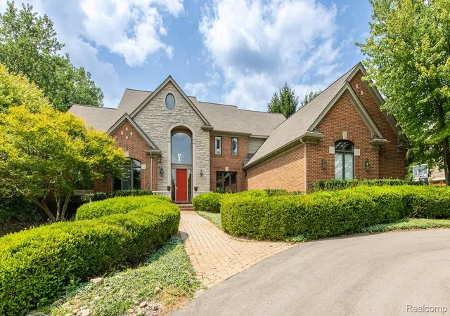 Photo 3 of Single family home for sale at 3720 Northwood Dr, West Bloomfield, MI 48324 | MLS# 20261057627 | Listing updated on 2026-09-29