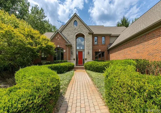 Photo 4 of Single family home for sale at 3720 Northwood Dr, West Bloomfield, MI 48324 | MLS# 20261057627 | Listing updated on 2026-09-29
